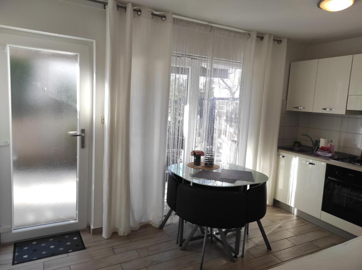 שיבניק Apartments Emi & Nini מראה חיצוני תמונה