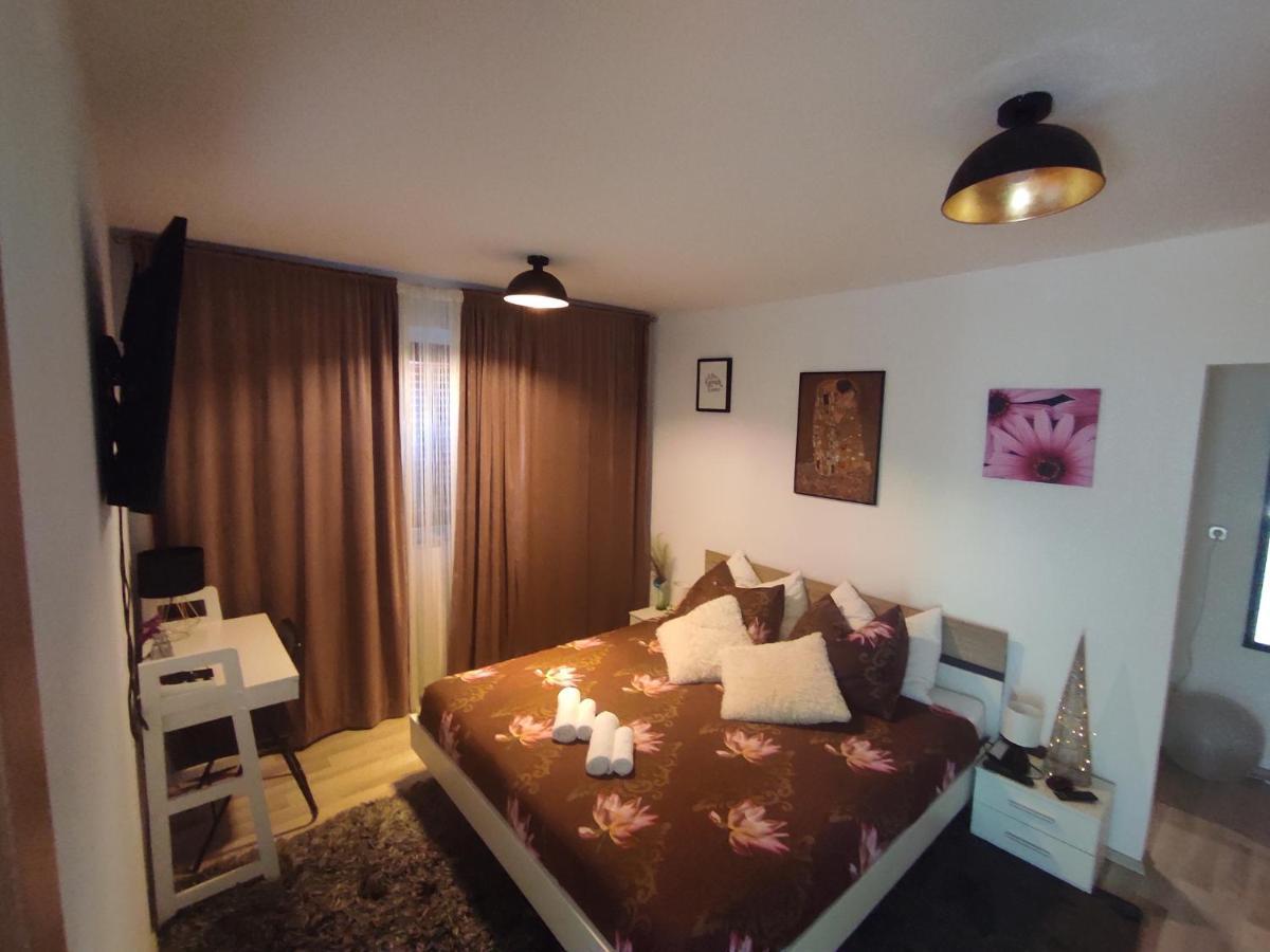 שיבניק Apartments Emi & Nini מראה חיצוני תמונה
